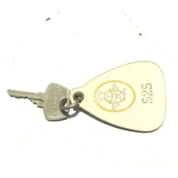 Vtg (# 525) Royal Inn At The Warf San Diego CA Hotel Motel ROOM KEY Keychain - Picture 1 of 2
